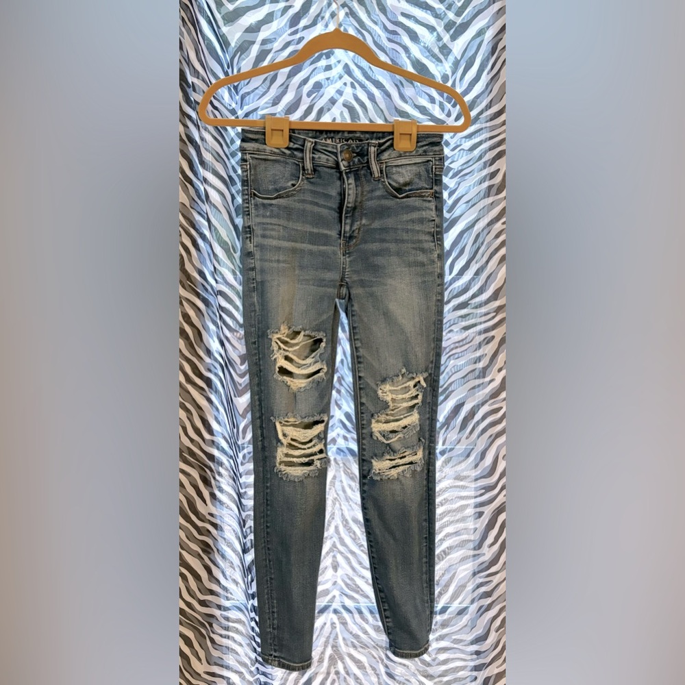 American Eagle size 6 distressed jeggings
